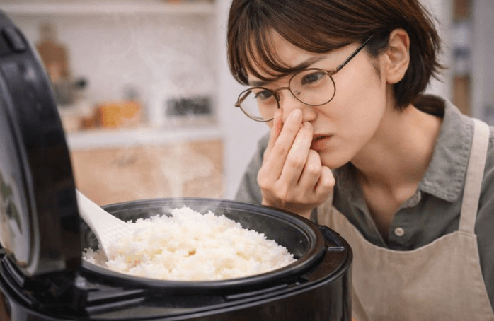 においがくさいと感じる原因は？