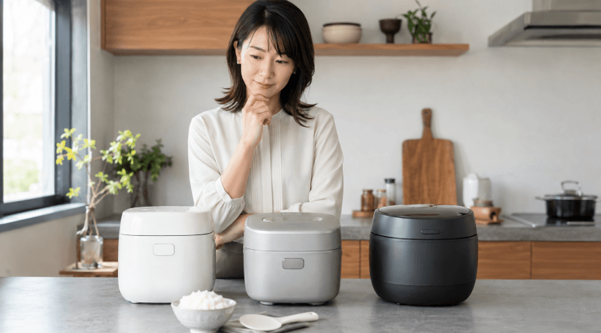 タイガーの3合炊飯器を比較して選ぶ女性のイメージ