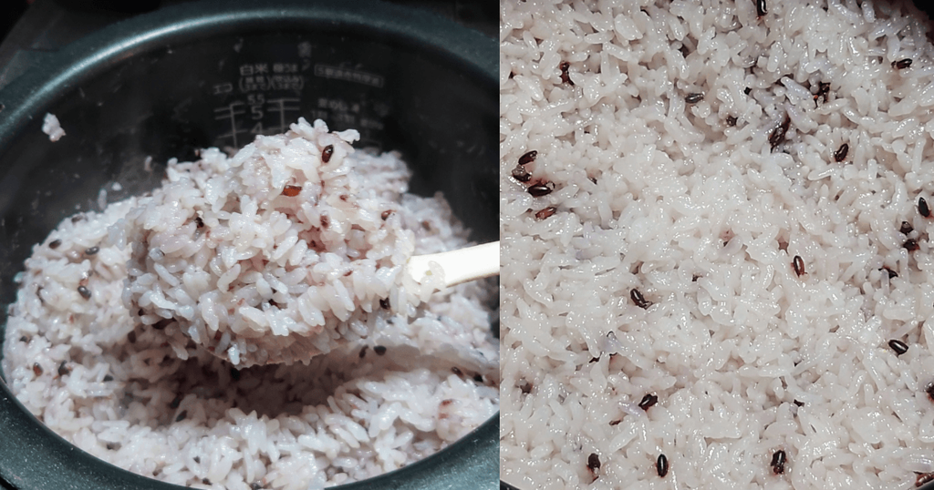 タイガー炊飯器で炊いた薄紫色の黒米入りご飯をしゃもじですくった様子