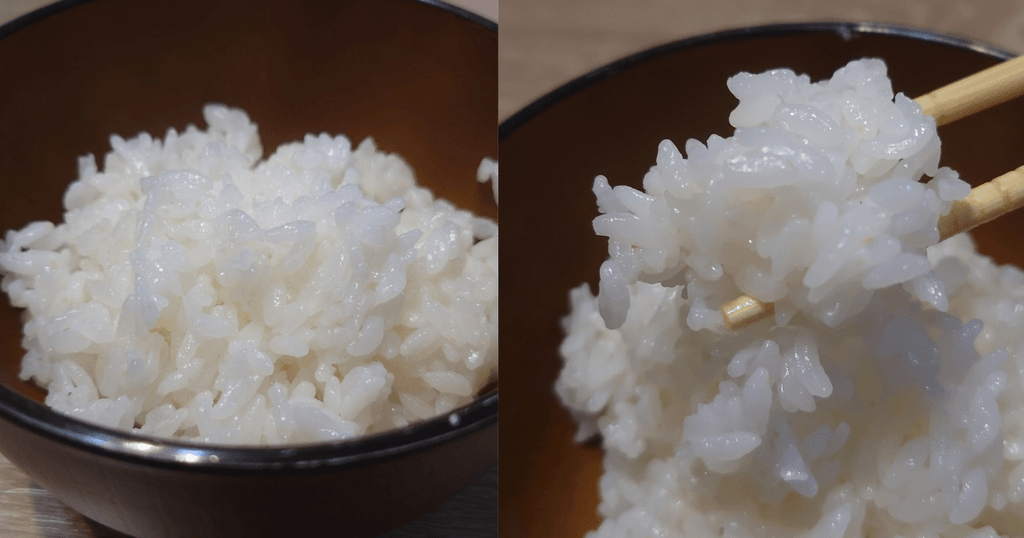 炊き上がった北海道産おぼろづきを茶碗に盛り箸で持ち上げたご飯